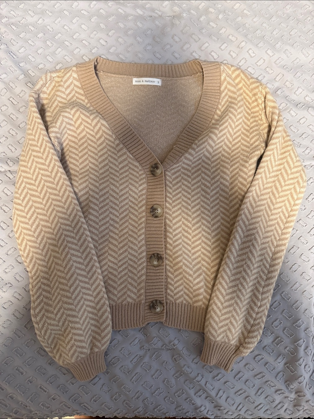 moon & madison Beige Chevron V-Neck Button Front Cardigan